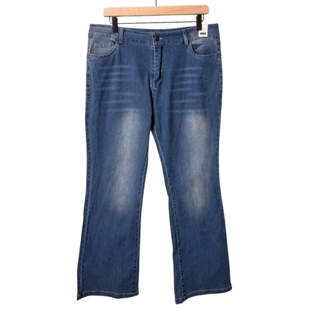 NWT Judy Blue Women’s Mid Rise Medium Wash Blue Denim Jeans‎ Size Large or 34